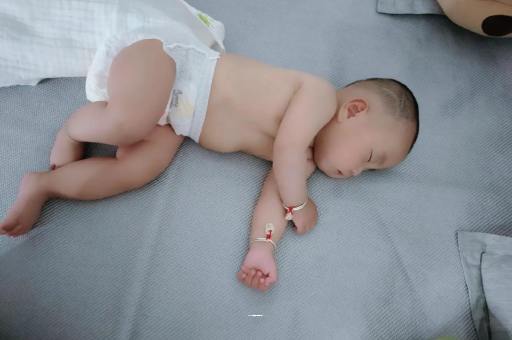 呼和浩特几个月宝宝会抬头